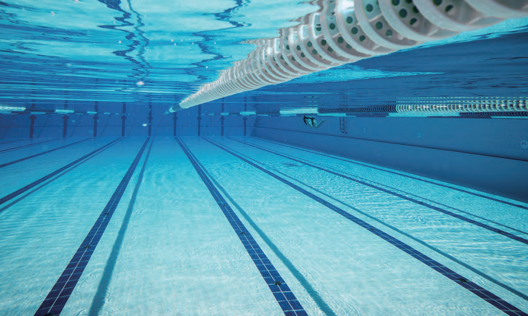 游泳池水恒溫設備有哪些，恒溫游泳池水溫標準是多少？
